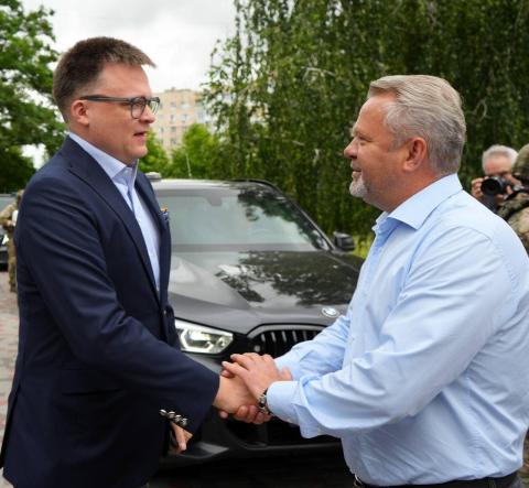 До Бучі прибула представницька польська делегація на чолі з Маршалеком Сейму Республіки Польща Шимоном Головнею До Бучі прибула представницька польська делегація на чолі з Маршалеком Сейму Республіки Польща Шимоном Головнею