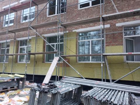 На території школи №1 в Бучі поновили роботи На території школи №1 в Бучі поновили роботи