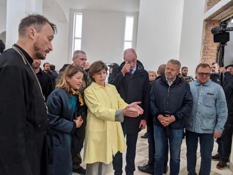 Міністерка закордонних справ Франції Катрін Колонна відвідала Бучу 