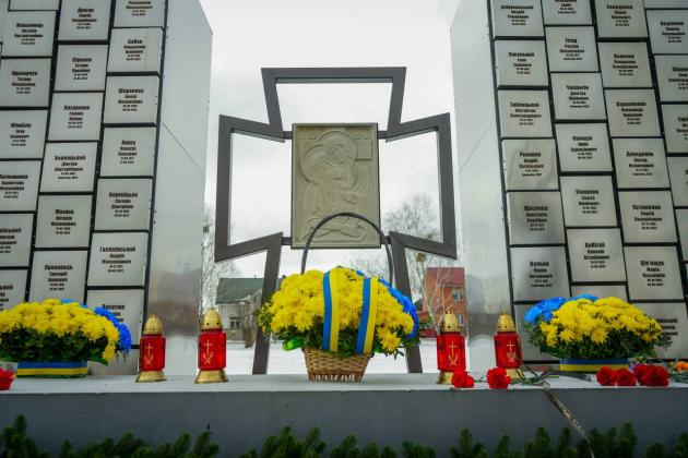 Чотири роки, як ми живемо з болем, що не минає. Чотири роки, як змінилося життя кожної родини. Чотири роки, які ніхто не поверне. Чотири роки, як ми живемо з болем, що не минає. Чотири роки, як змінилося життя кожної родини. Чотири роки, які ніхто не поверне.