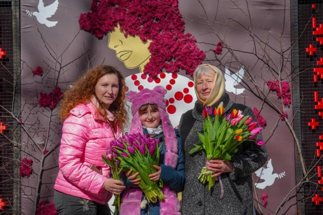 Атмосфера весни і щирі усмішки: у Бучі відбулася фотосесія для жінок. Атмосфера весни і щирі усмішки: у Бучі відбулася фотосесія для жінок.