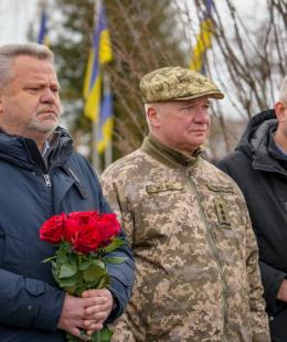 Чотири роки повномасштабної війни. Чотири роки болю і щоденного нагадування про ціну нашої свободи. Сьогодні у Бучі вшанували пам’ять усіх, хто загинув від рук ворога. Чотири роки повномасштабної війни. Чотири роки болю і щоденного нагадування про ціну нашої свободи. Сьогодні у Бучі вшанували пам’ять усіх, хто загинув від рук ворога.