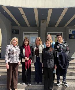 До Бучі з робочим візитом завітала Маріко Укійо – керівниця Національної асоціації фахівців психічного здоровʼя Японії та засновниця центру «Шібуя Хімаварі», який із 2022 року допоміг уже понад 1500 українцям у Японії відновити психологічний стан.