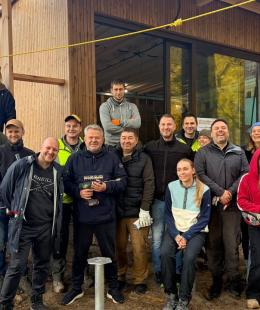 У неділю в Бучі кипить робота — литовські волонтери приїхали, щоб продовжити створення лісового класу у парку «Диво»