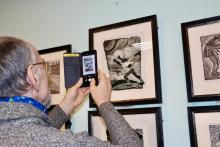 У Києві відкрилася виставка художніх робіт та ескізів моделей одягу Почесної громадянки Бучі Любові Панченко «Останній подарунок» У Києві відкрилася виставка художніх робіт та ескізів моделей одягу Почесної громадянки Бучі Любові Панченко «Останній подарунок»