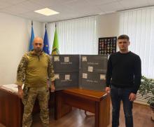 Бучанська громада передала чотири пристрої Starlink для наших Захисників.
