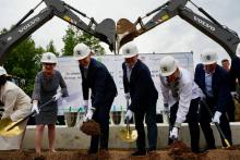 Закладено капсулу для будівництва нового корпусу Київського обласного центру ментального здоров'я у Ворзелі Закладено капсулу для будівництва нового корпусу Київського обласного центру ментального здоров'я у Ворзелі