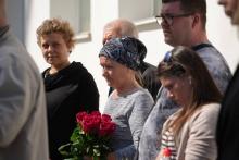 Памʼять про Героїчних бучанців житиме вічно! На фасаді Бучанської школи №1 відкрили дві меморіальні дошки на честь Віктора Лукʼяненка та Олександра Павлика.