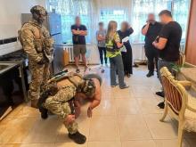 Ошукали військових на 46 млн грн: Нацполіція спільно з молдовськими колегами викрила злочинне угруповання Ошукали військових на 46 млн грн: Нацполіція спільно з молдовськими колегами викрила злочинне угруповання